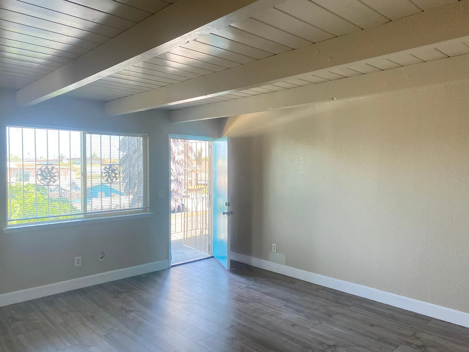 2 bed, 986 sqft, $1,950 — Photo 2