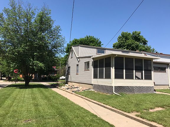 3rd image of 2550 S Cypress St