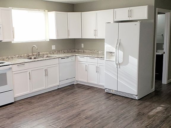 Kitchen/Dining/Living
Doorway to bathroom