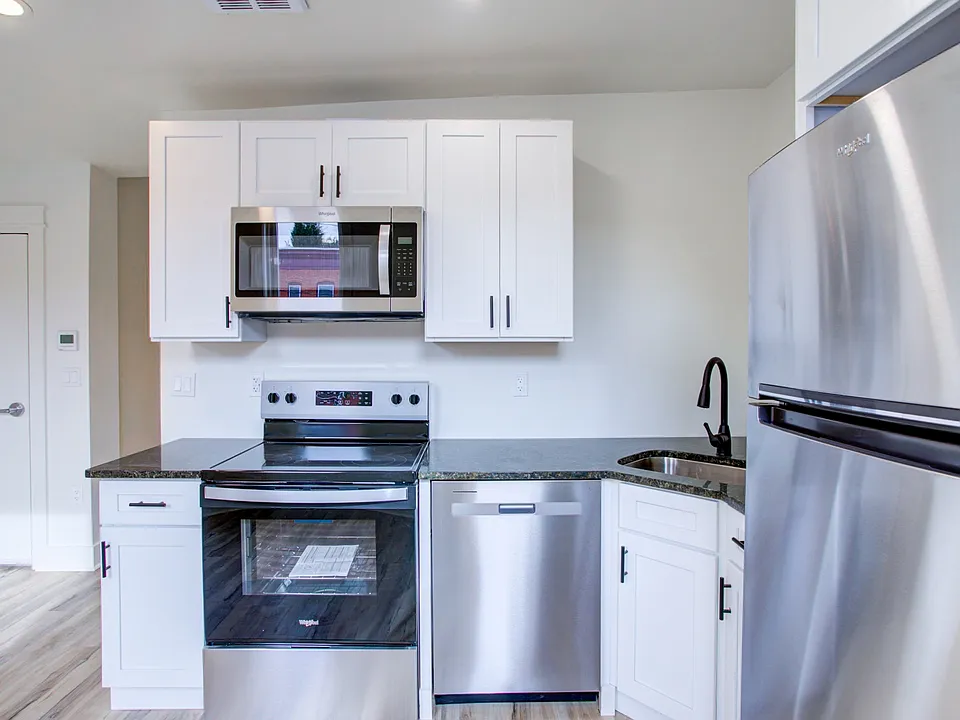 11 E Walnut St #3