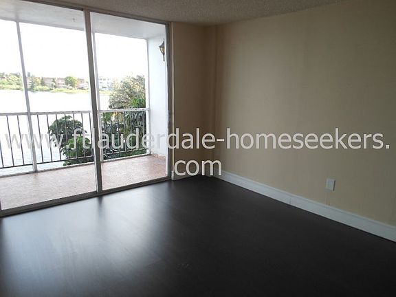 3rd image of 1301 NE Miami Gardens Dr APT 304