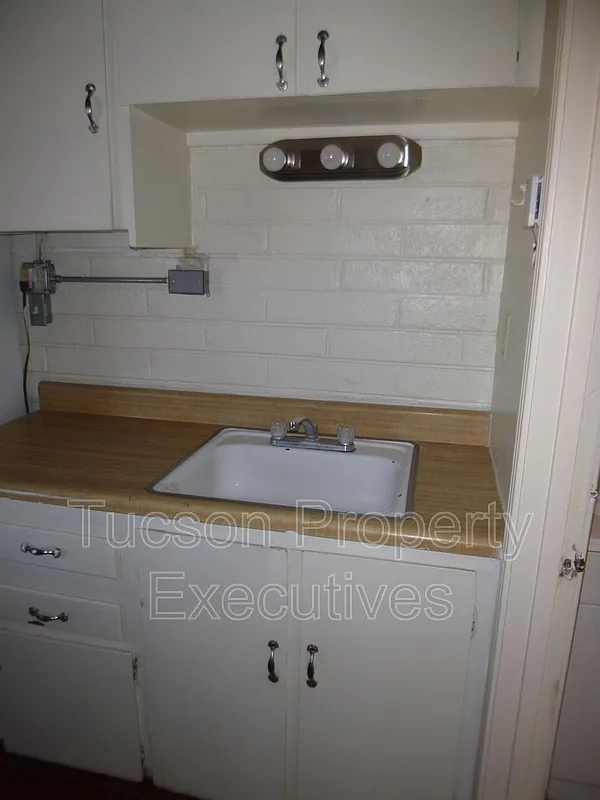 Studio, 1.0 bath, 450 sqft, $750 — Photo 3