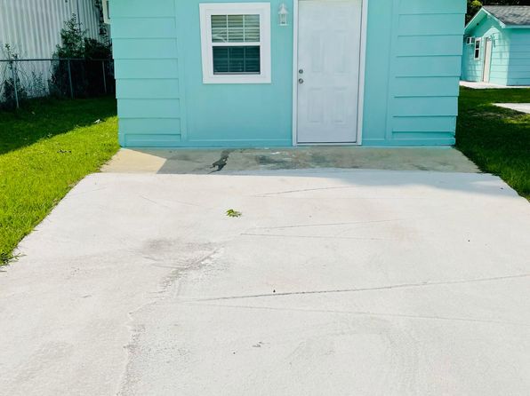 105 NE Railroad Ave #1