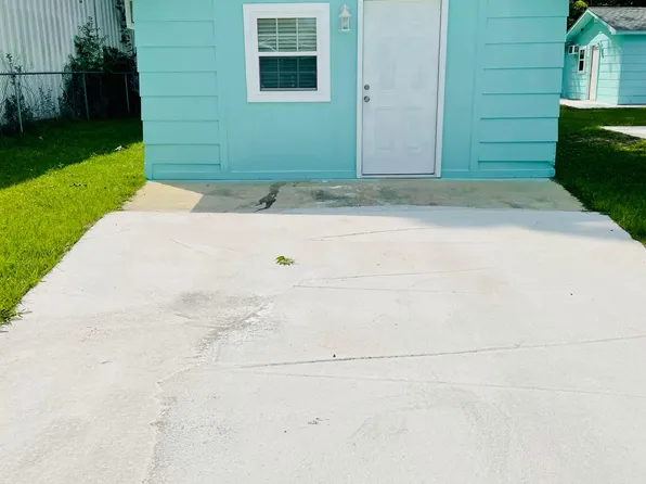 105 NE Railroad Ave #1, Lyons, GA 30436