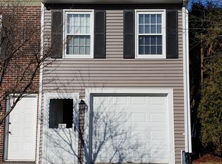 88 Roper St #E, Lowell, MA 01852