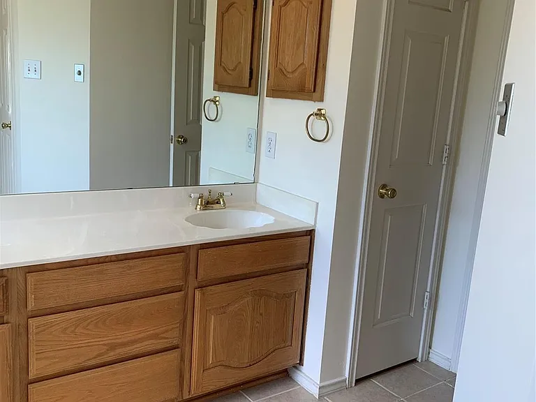 2212 Chasefield Dr — Photo 15