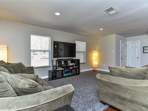 4th image of 3414 Somerset Dr