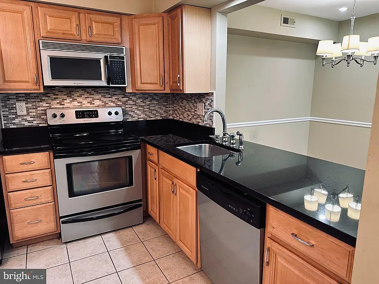 328A Delancey Pl #A — Photo 5