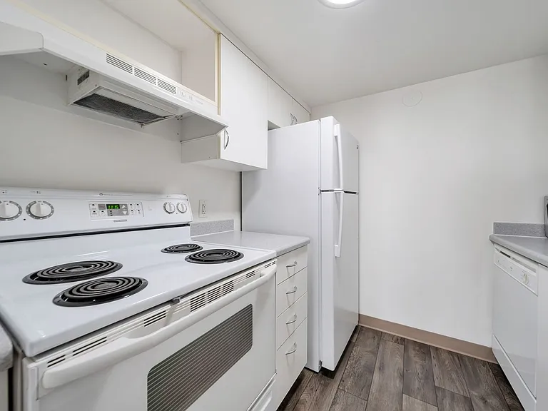 Capitol Reef Apartments — Photo 15