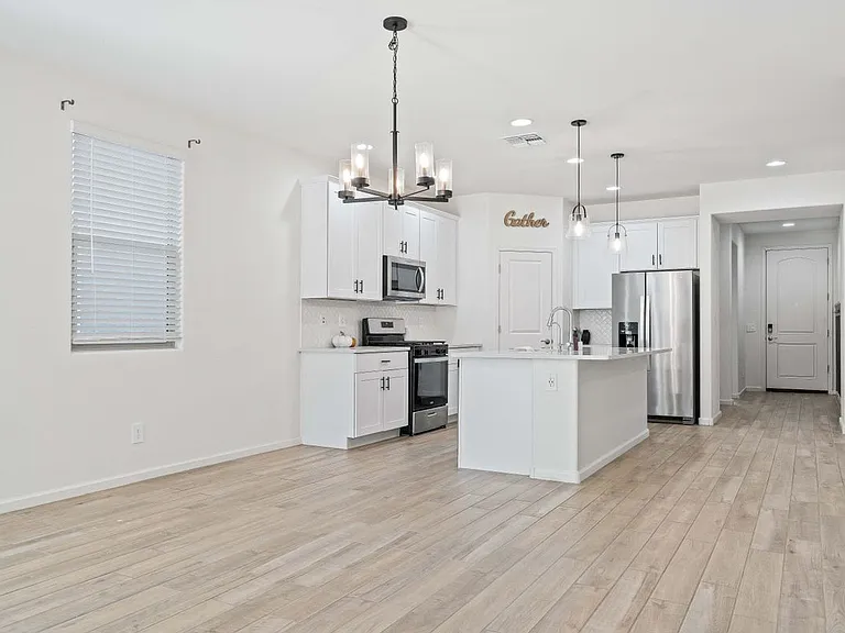 12486 N Reeves Pl — Photo 3