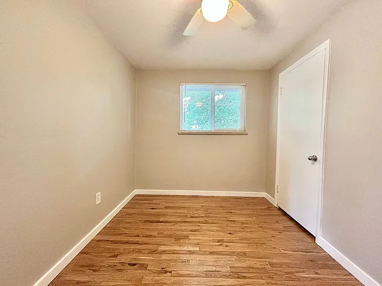3825 S King Street — Photo 9