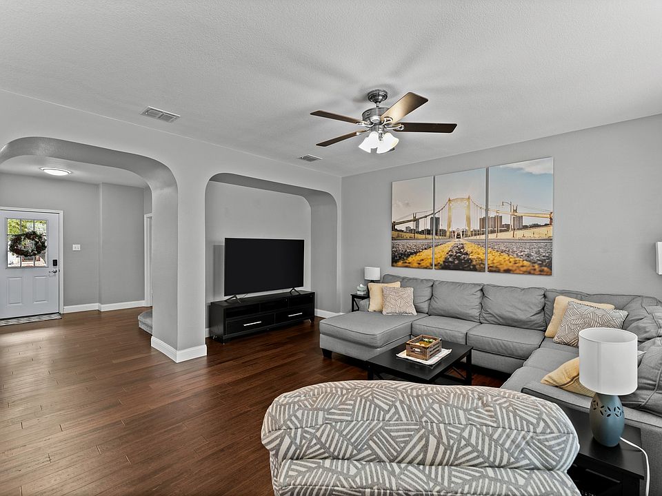 1st image of 812 Bee Creek Ln
