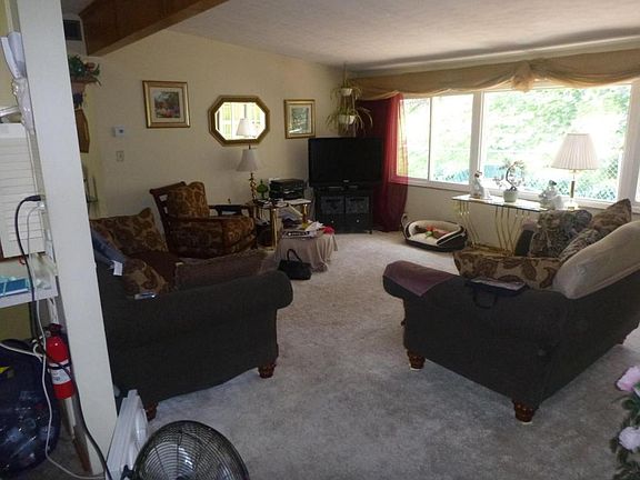 5th image of 55 Valley Dr