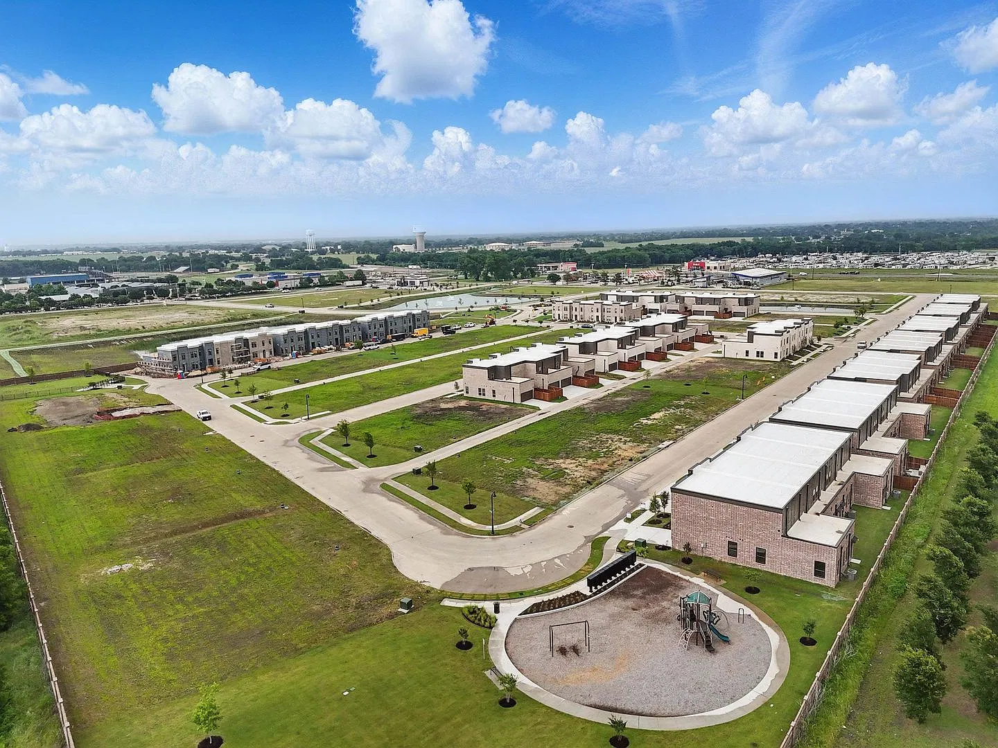 2076 Layla Dr - Beautiful 3 Bedroom, 2.5 Bathroom Townhome in Waxahachie, Tx! — Photo 4