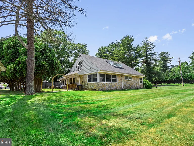 1457 Meetinghouse Rd — Photo 29