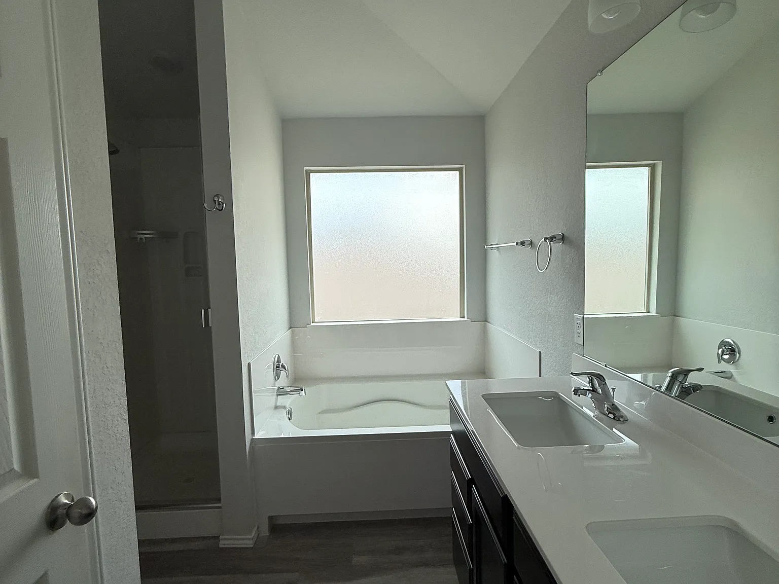 4 bed, 2206 sqft, $2,100 — Photo 4