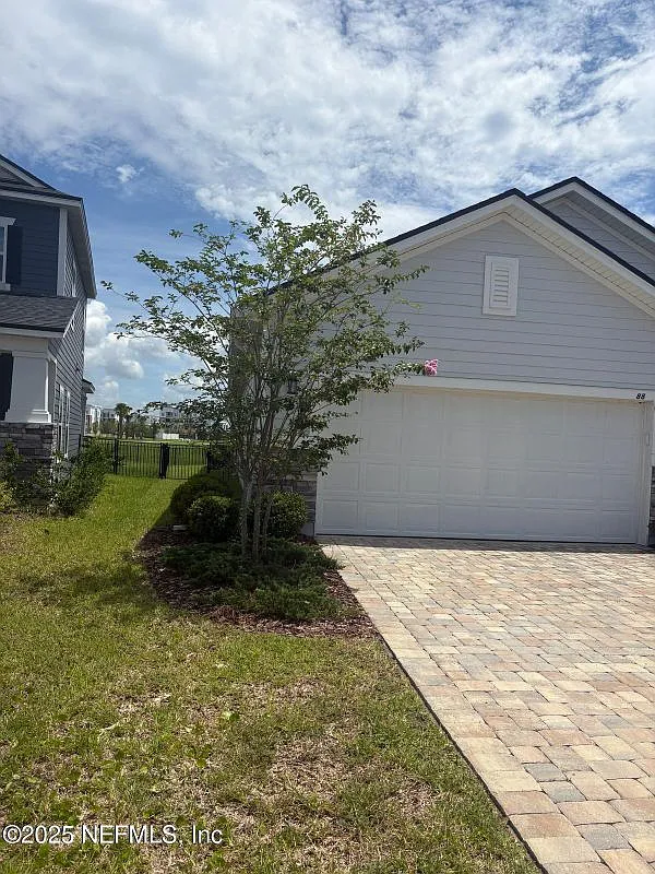 3 bed, 3.0 bath, 1864 sqft, $2,450 — Photo 3