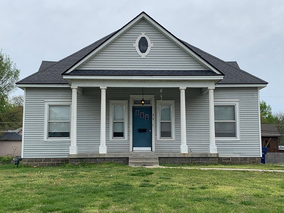 1st image of 215 S Cedar Cir