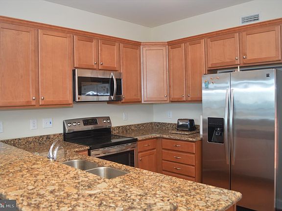 4th image of 103 Irving Ave N #304