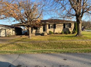 6011 Mount Everest Dr, Louisville, KY 40216