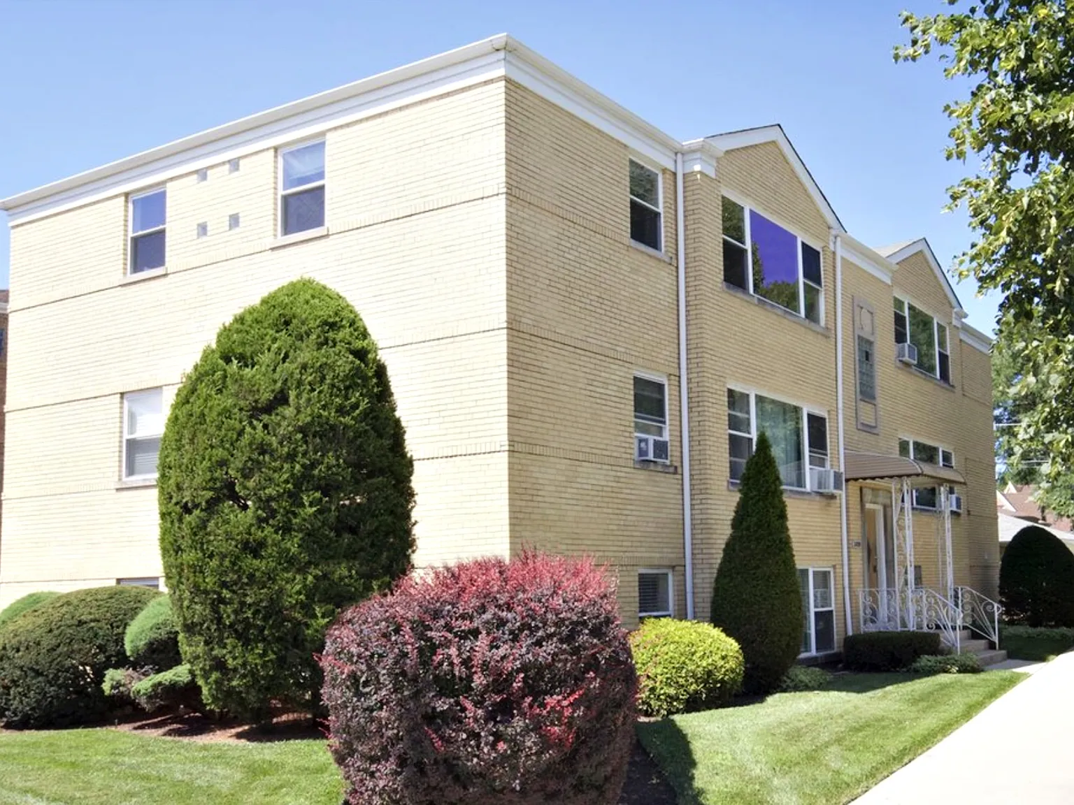 2 bed, 1000 sqft, $1,700 — Photo 1