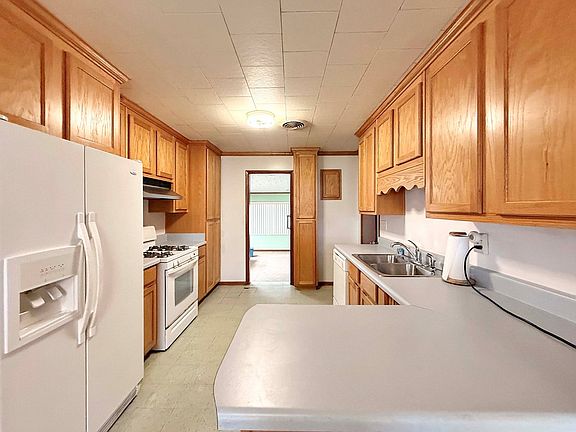 5th image of 612 Garrison Ave