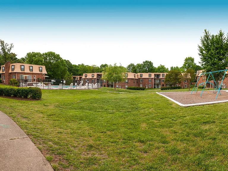Lemans at Lawndale — Photo 6