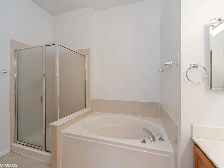 593 Prestwick Ln — Photo 11