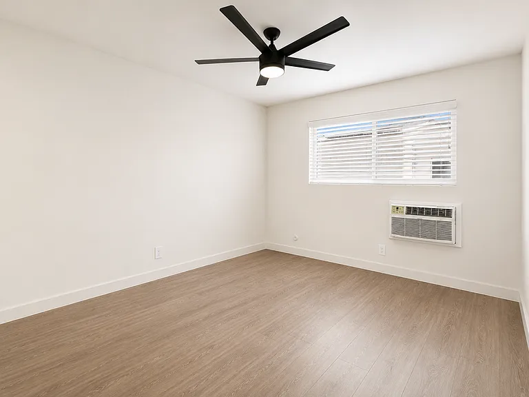 Reseda Apartments | 7650 Reseda Blvd — Photo 13