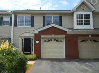 50 Sapphire Ln, Franklin Park, NJ 08823
