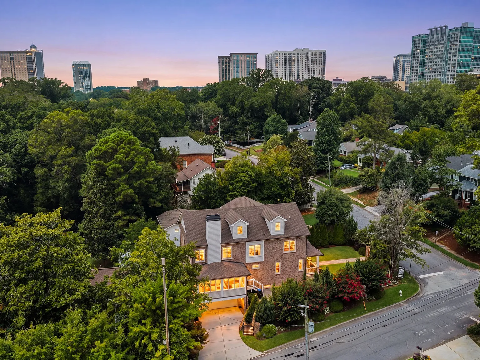 Peachtree Ave NE, Atlanta — Photo 2