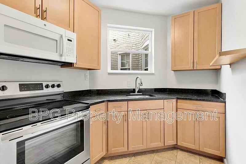 2 bed, 1.0 bath, 770 sqft, $2,700 — Photo 3