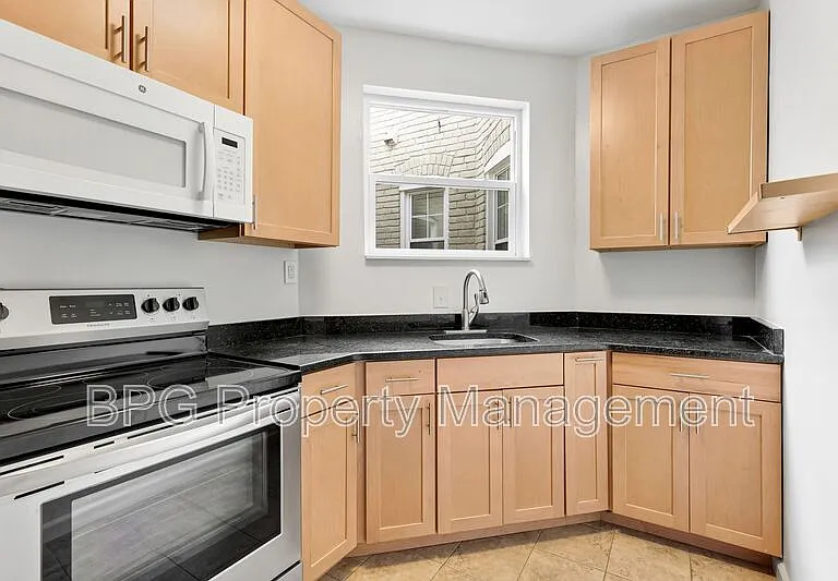 1217 Duncan Pl NE — Photo 3