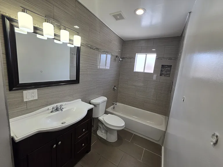 10303 Arminta St — Photo 27