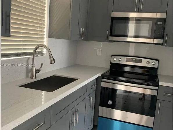 7505 SW 82nd St APT 306, Miami, FL 33143