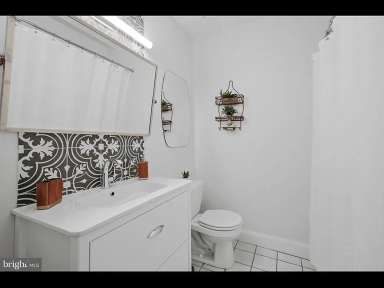 1640 S Charles St — Photo 28