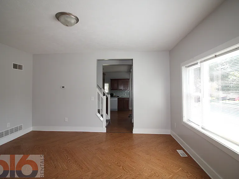 858 Dayton St SW — Photo 9