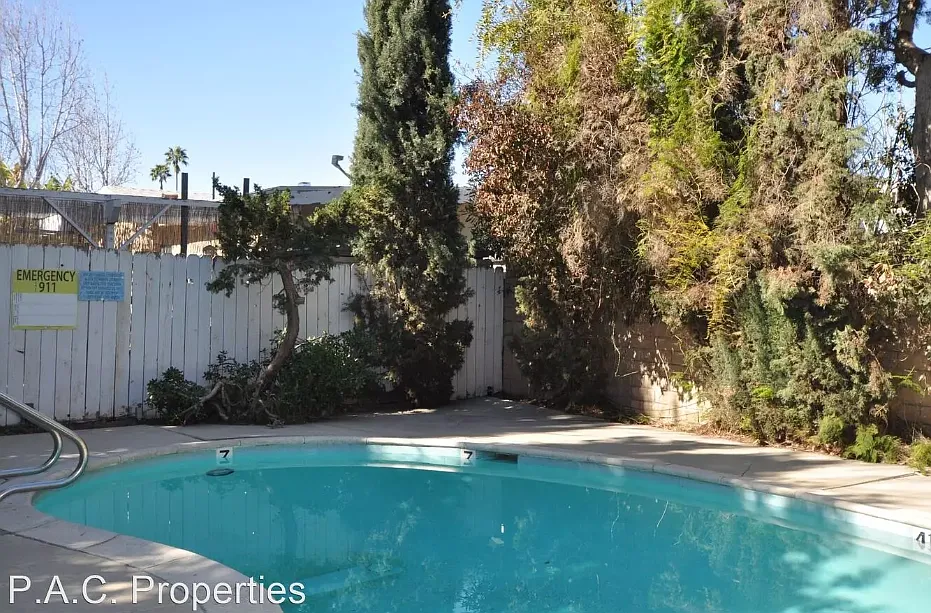 13019 Oxnard St — Photo 2