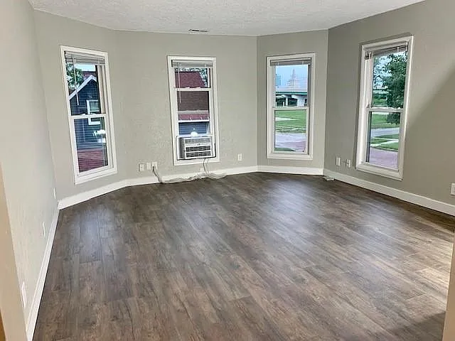 2 bed, 1000 sqft, $2,000 — Photo 1