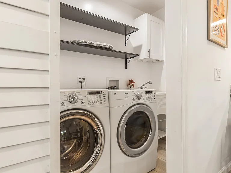 5700 Vanalden Ave — Photo 20