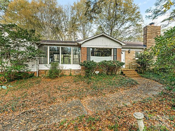 4th image of 1026 Jefferson Dr