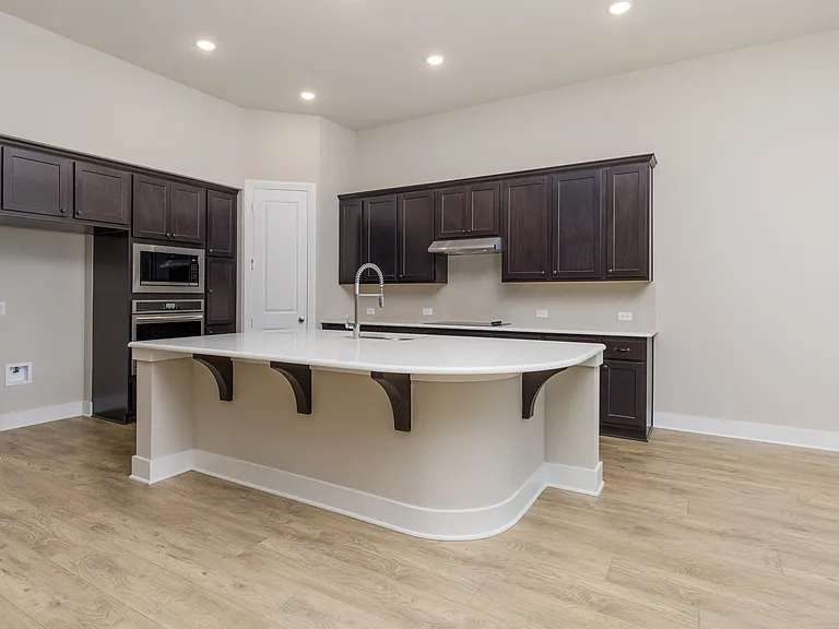 1829 Leo Dr — Photo 9