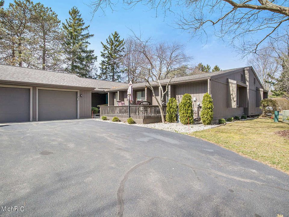 1st image of 792 Brook Village Ct