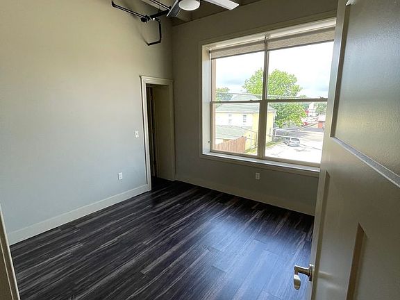 4th image of 702 S Wall Ave #201