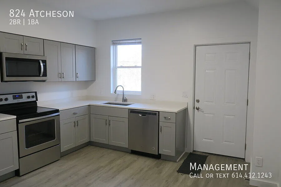 Newly Renovated Townhome with Quality Modern Finishes — Photo 4