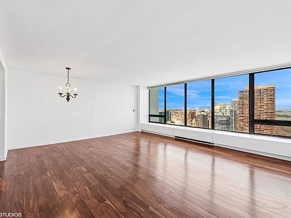 3rd image of 2800 N Lake Shore Dr APT 2803