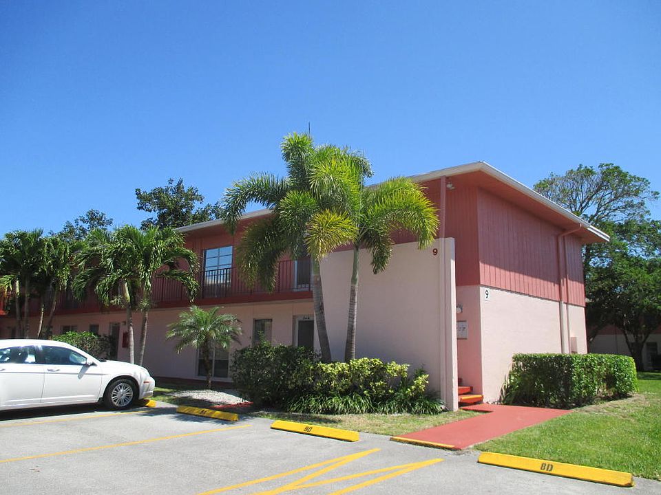 1st image of 9 Golfs Edge APT D