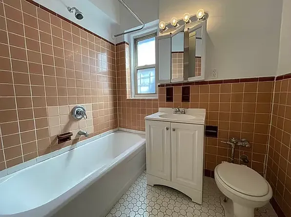 2166 Bronx Park East 1 image 8 of 8