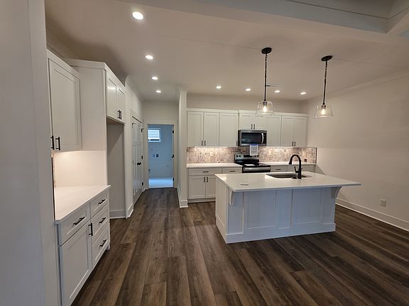 3rd image of 501 Willow Grove Ct