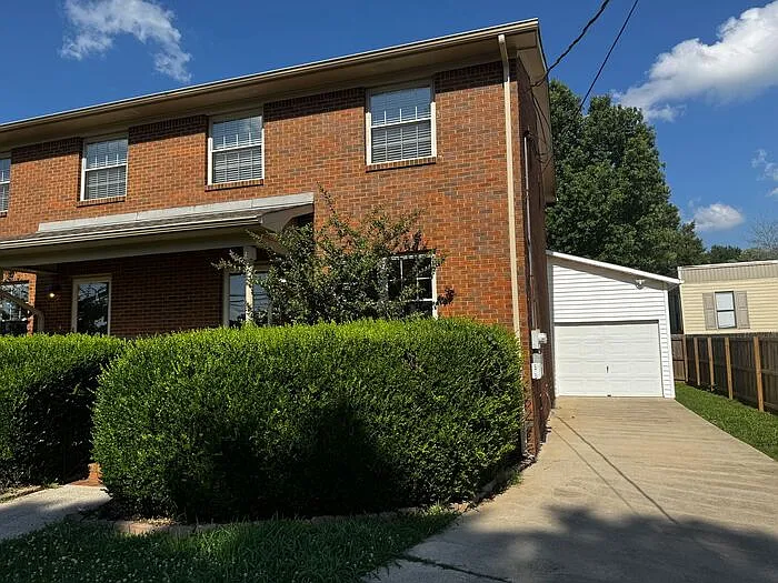 3 bed, 2.0 bath, 1148 sqft, $1,450 — Photo 1